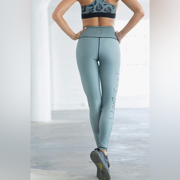 CHRLDR Star Camouflage Reversible Leggings- Size Small-New with Tags - Picture 5 of 14